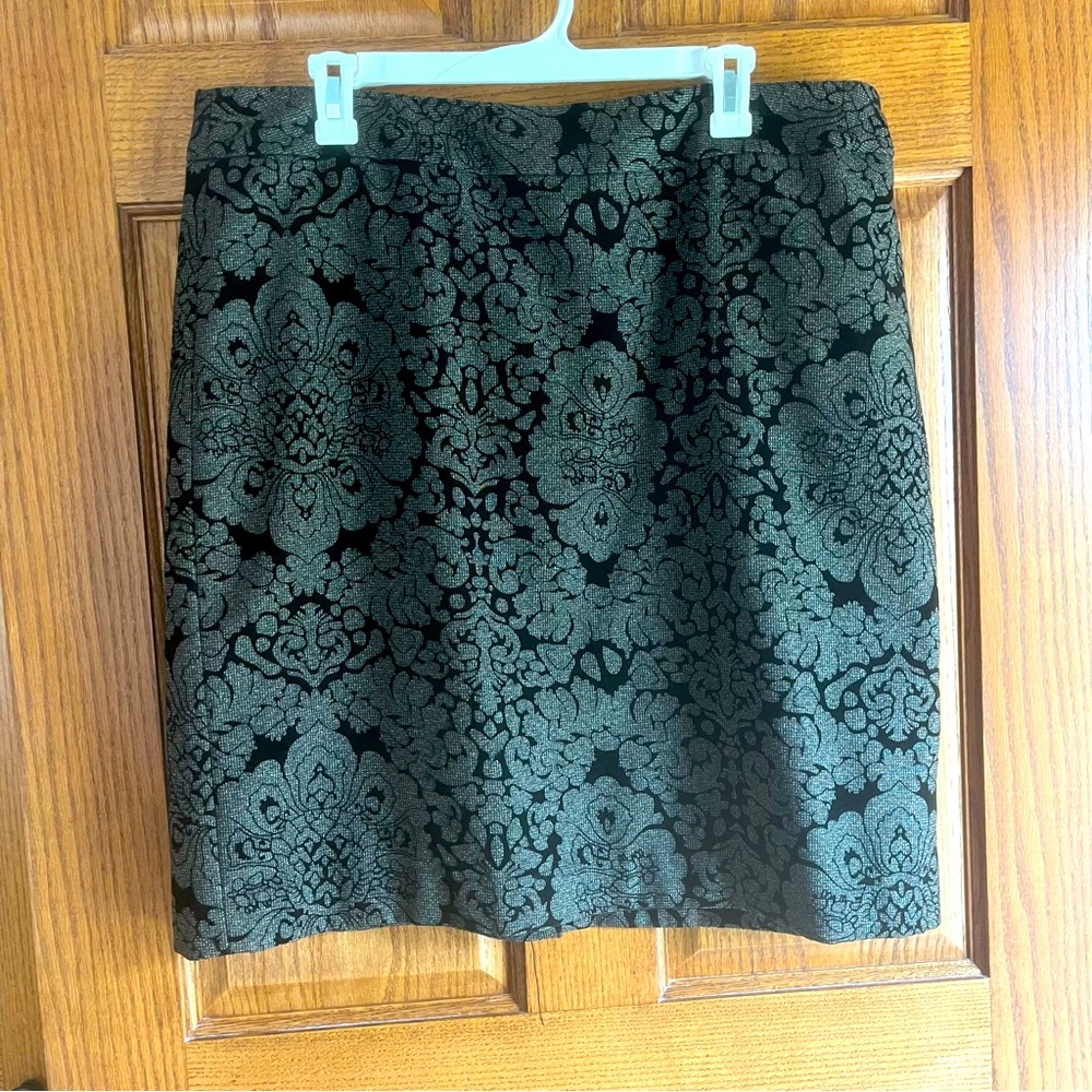 Elegant Black Design Skirt Evan Picone Size 18 Pencil Zipper